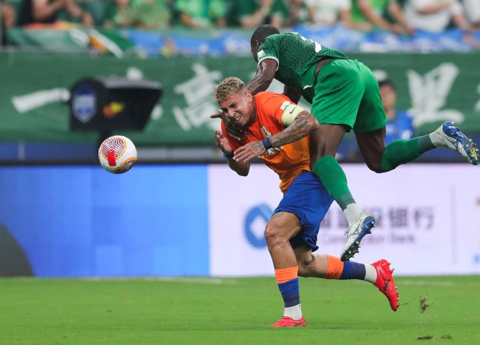 九游官网-中超第二轮鲁京大战一票难求，橙黄橘绿时，最动球迷心